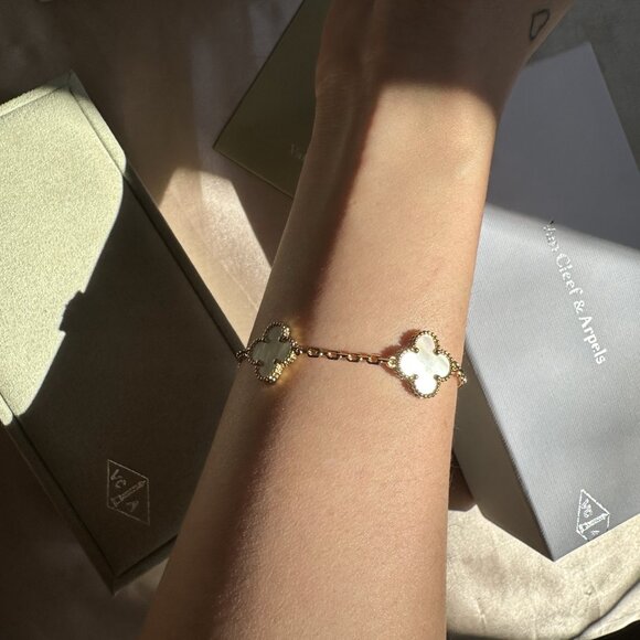 Van Cleef Mother of Pearl Vintage Alhambra 18K Gold Bracelet 5 Motifs - Picture 4 of 9